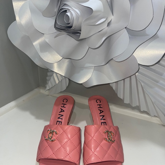 Chanel Pink Lambskin Quilted CC Open Toe Slides NEW European size 36 Made Italy - Picture 15 of 17
